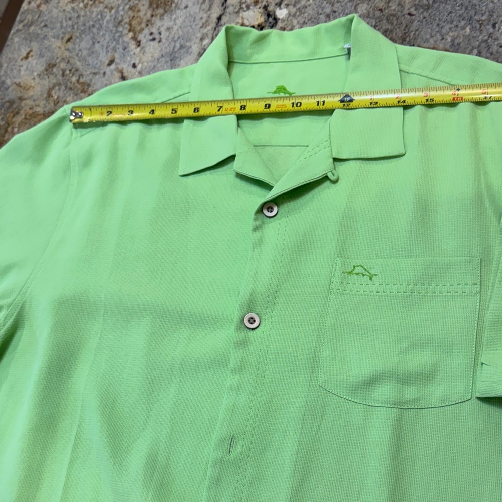 Tommy Bahama Men's Island Zone Green Shirt. Excellent condition.